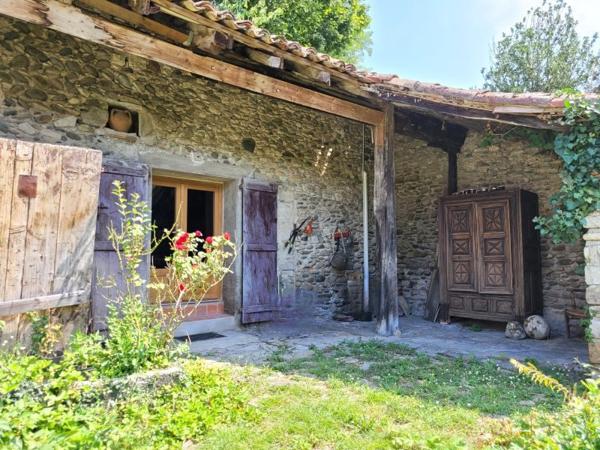 À vendre - Maison traditionnelle, 8 pièces située à Sauveterre-de-Béarn (64390)