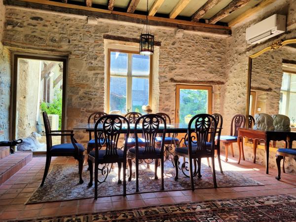 À vendre - Maison traditionnelle, 8 pièces située à Sauveterre-de-Béarn (64390)