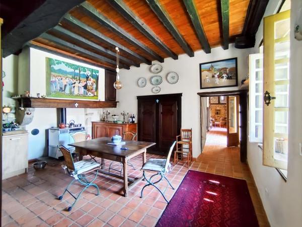À vendre - Maison traditionnelle, 8 pièces située à Sauveterre-de-Béarn (64390)