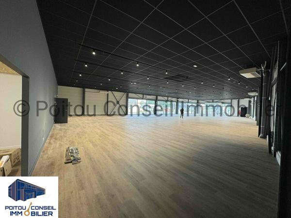 LOCAL COMMERCIAL NEUF 600m2 FONTENAY LE COMTE CENTRE