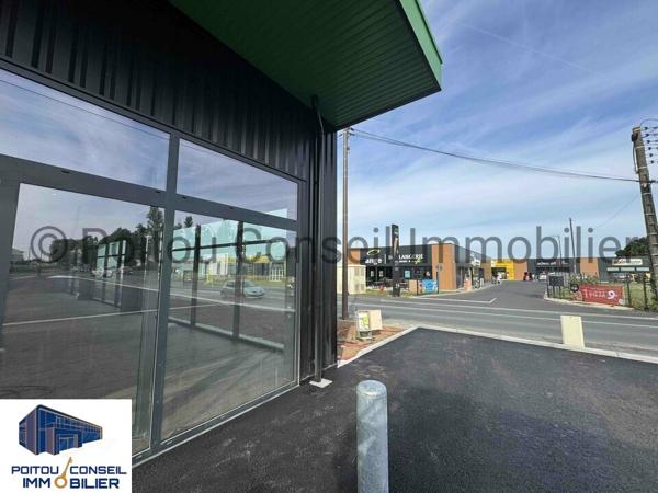 LOCAL COMMERCIAL NEUF 600m2 FONTENAY LE COMTE CENTRE