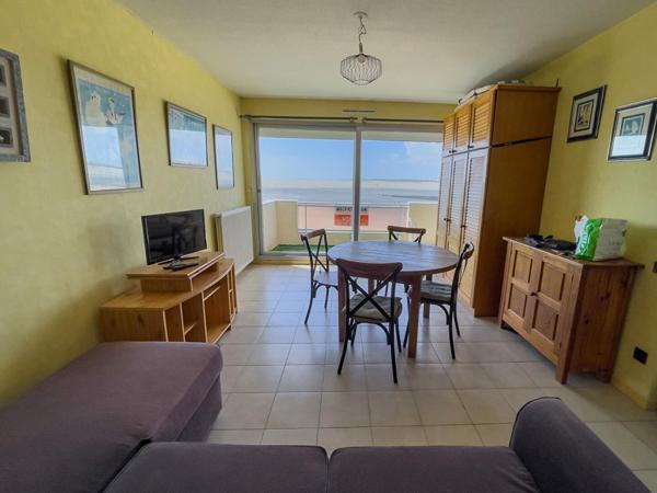 Appartement 2 pièces avec terrasse et vue mer - à deux pas de la plage,  
La rochelle 17000