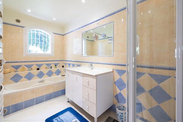 Nice FABRON - 400m2 - 9P - Piscine - VUE MER - Garage