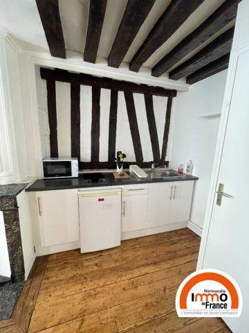 ROUEN PROCHE PLACE DU VIEUX MARCHE - F2 MEUBLE de 33,76 m²