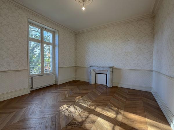 Villeneuve-sur-Lot (47300) Villeneuve sur lot, Maison de Maître – Élégance, volumes et authenticité