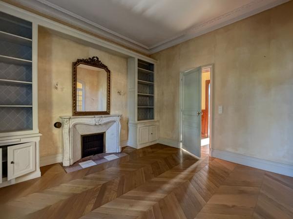 Villeneuve-sur-Lot (47300) Villeneuve sur lot, Maison de Maître – Élégance, volumes et authenticité