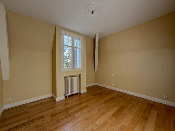 Villeneuve-sur-Lot (47300) Villeneuve sur lot, Maison de Maître – Élégance, volumes et authenticité