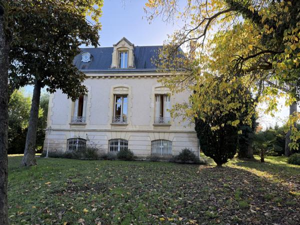 Villeneuve-sur-Lot (47300) Villeneuve sur lot, Maison de Maître – Élégance, volumes et authenticité