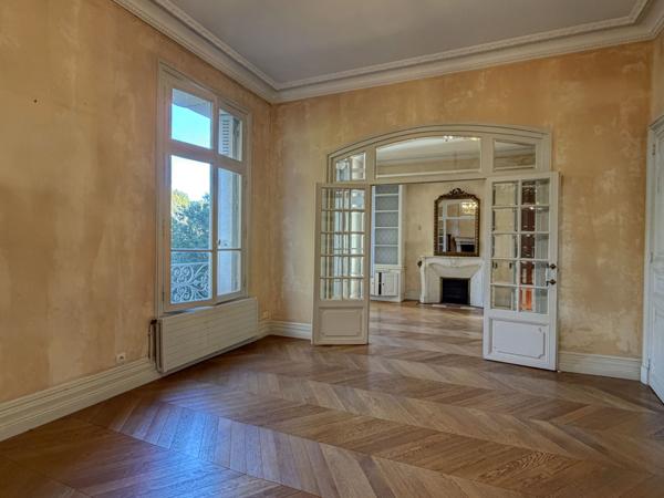 Villeneuve-sur-Lot (47300) Villeneuve sur lot, Maison de Maître – Élégance, volumes et authenticité