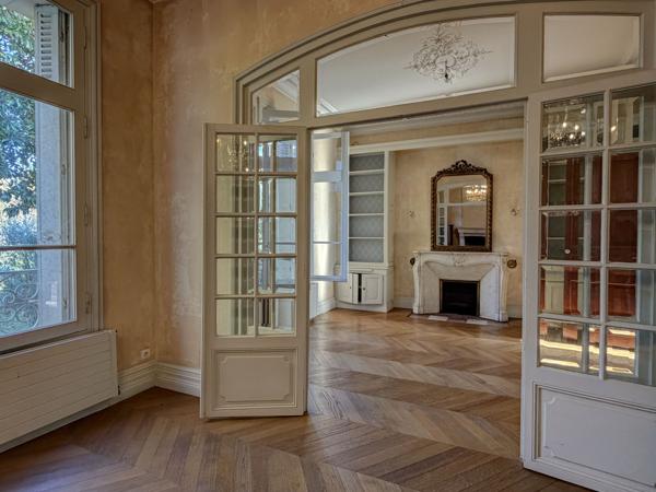 Villeneuve-sur-Lot (47300) Villeneuve sur lot, Maison de Maître – Élégance, volumes et authenticité