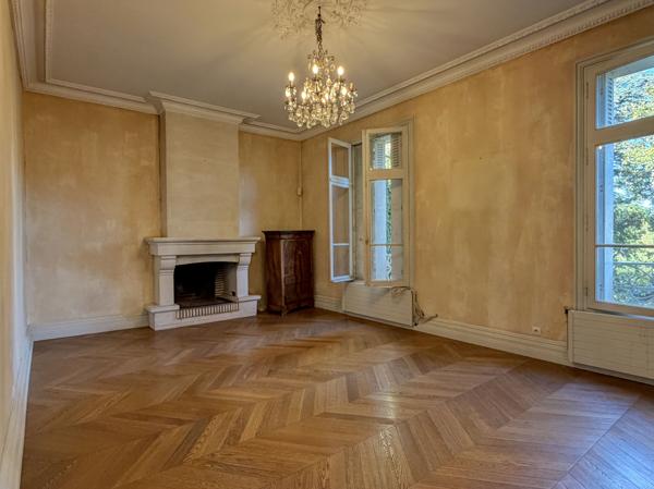 Villeneuve-sur-Lot (47300) Villeneuve sur lot, Maison de Maître – Élégance, volumes et authenticité