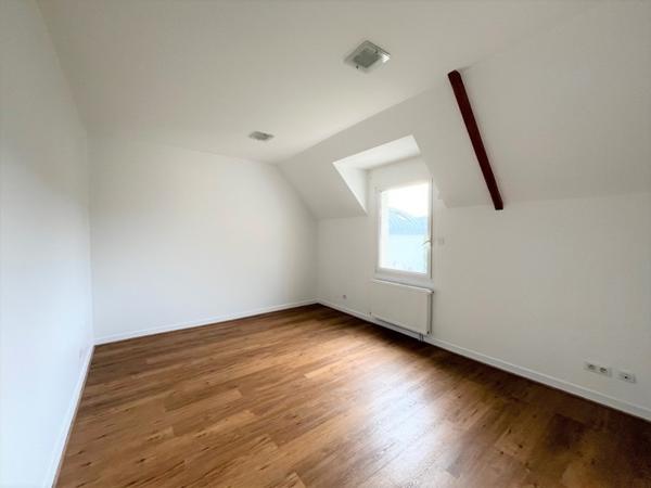 Maison à louer 3 024 € CC L'Isle-Adam 6 p 222 m² DPE C