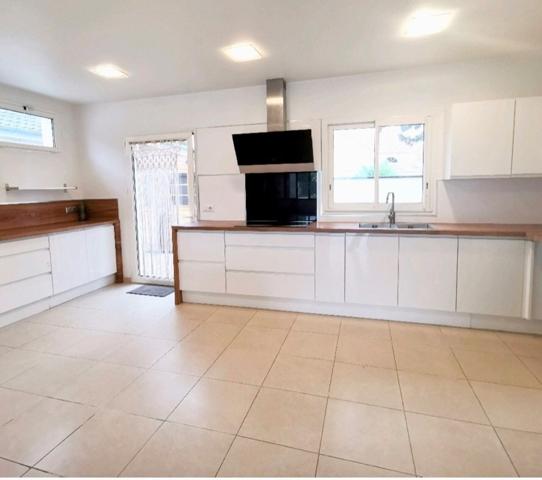 Maison à louer 3 024 € CC L'Isle-Adam 6 p 222 m² DPE C