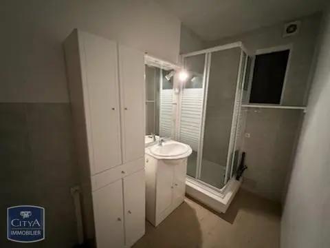Appartement à louer 2 pièces 45.36m² Laval (53000)