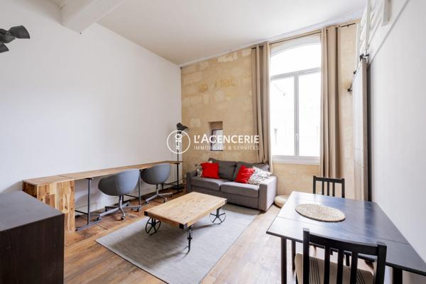 Chartrons – Charmant T2 avec mezzanine, au calme, dans un bel immeuble en pierre