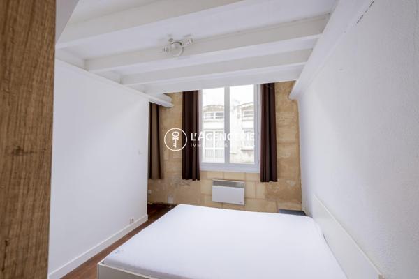 Chartrons – Charmant T2 avec mezzanine, au calme, dans un bel immeuble en pierre