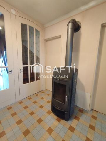 Maison individuelle de 110 m2, cave et dépendance.