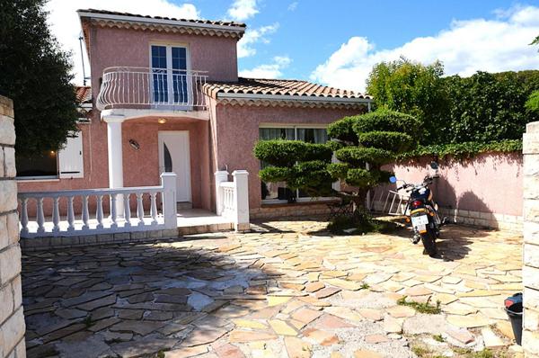 Maison Le Teil 4 CHAMBRES 245 000 EUROS