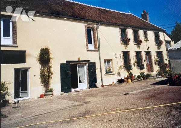 Une propriété comprenant :