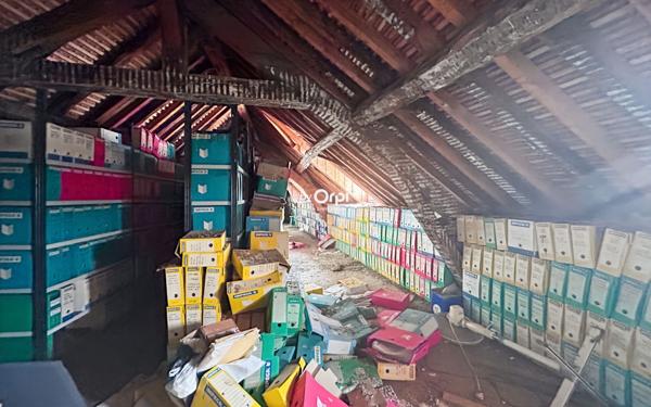 Immeuble à vendre    2 pièces • 180 m2 Montluçon