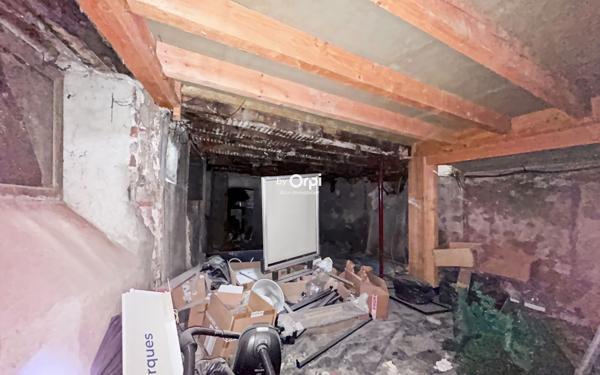 Immeuble à vendre    2 pièces • 180 m2 Montluçon