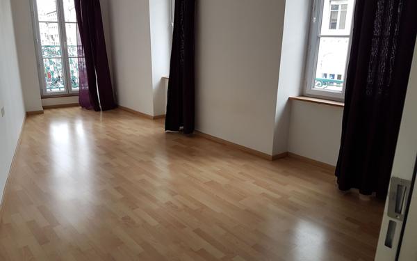 Immeuble à vendre    2 pièces • 180 m2 Montluçon