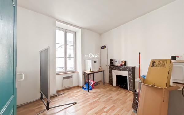 Immeuble à vendre    2 pièces • 180 m2 Montluçon