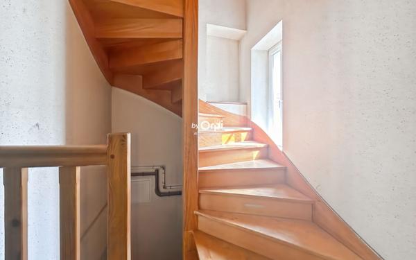Immeuble à vendre    2 pièces • 180 m2 Montluçon