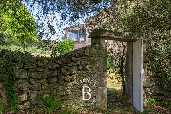 Reillanne, Propriété 8 Chambres -  350 m² à vendre