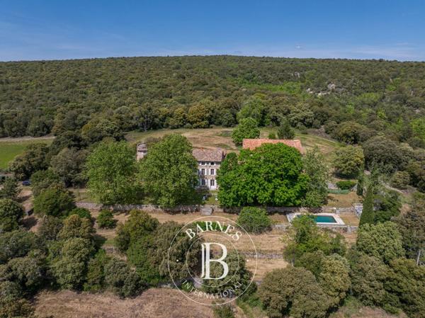 Reillanne, Propriété 8 Chambres -  350 m² à vendre