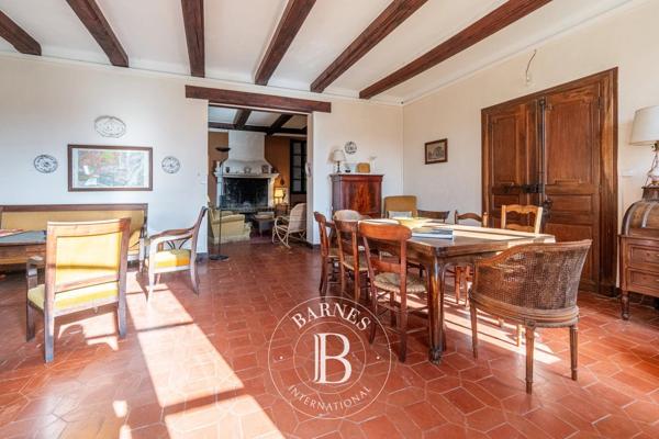 Reillanne, Propriété 8 Chambres -  350 m² à vendre