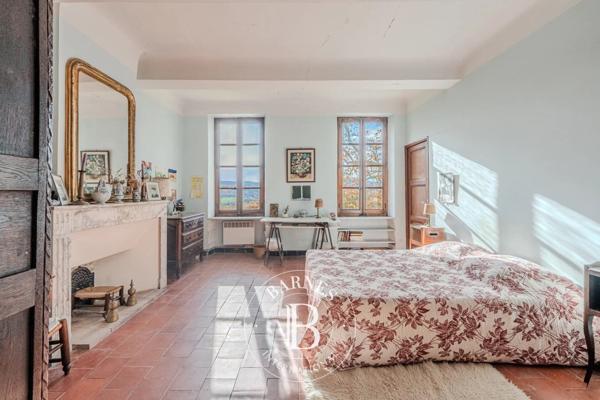 Reillanne, Propriété 8 Chambres -  350 m² à vendre