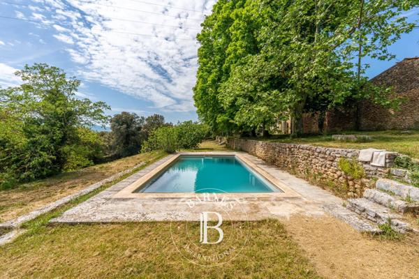 Reillanne, Propriété 8 Chambres -  350 m² à vendre