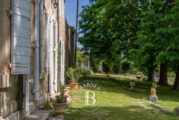 Reillanne, Propriété 8 Chambres -  350 m² à vendre