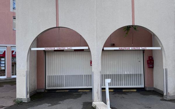 Stationnement à vendre    14 m2 Fréjus