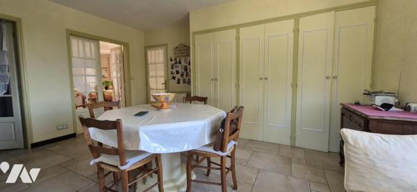 MAISON SUR SOUS SOL - 4 CHAMBRES - TERRAIN 2377 M2