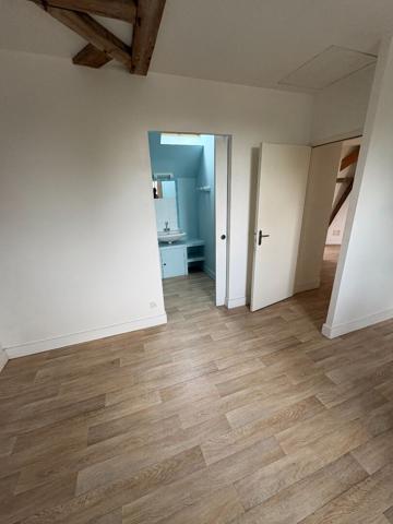 Appartement 2 pièces entièrement rénové - 50 m² - Charme de l'ancien (au 1er étage)