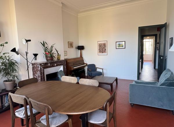 Appartement de type  T3 meublé à louer à Marseille, quartier  LONGCHAMP