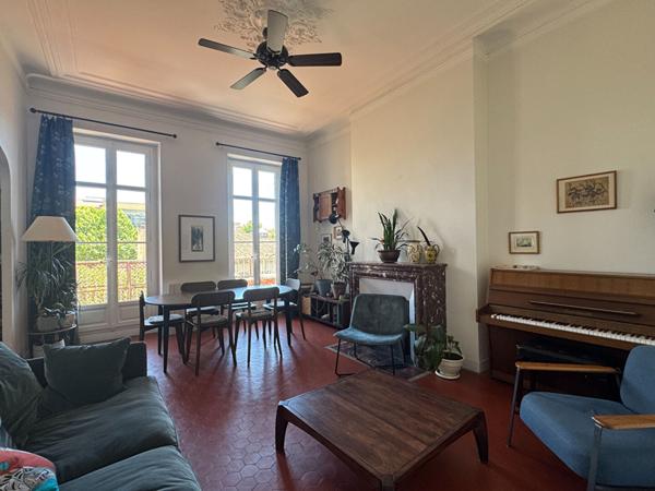 Appartement de type  T3 meublé à louer à Marseille, quartier  LONGCHAMP