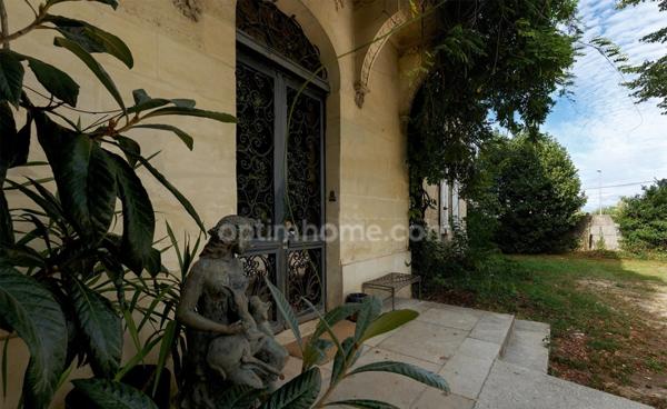 Propriété de 10 pièces avec Piscine et dépendance