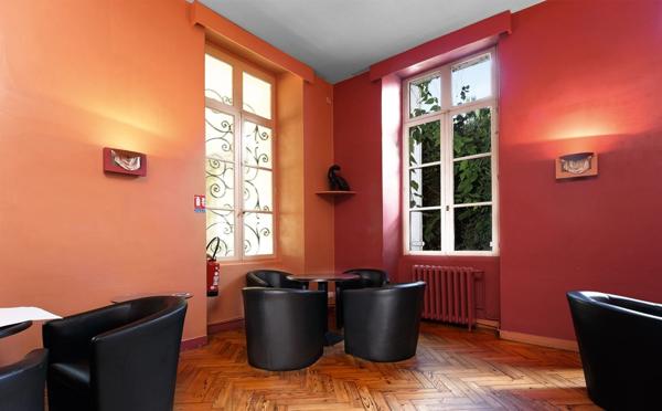 Propriété de 10 pièces avec Piscine et dépendance