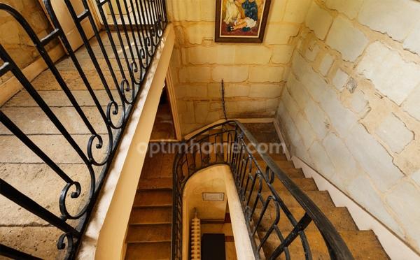 Propriété de 10 pièces avec Piscine et dépendance