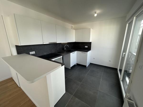 Location Appartement 5 pièces 109.96 m² - Courbevoie 92400