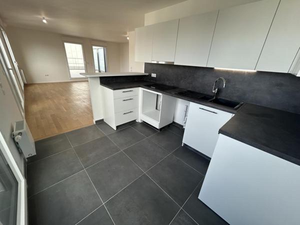 Location Appartement 5 pièces 109.96 m² - Courbevoie 92400