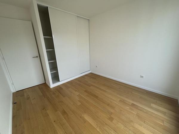 Location Appartement 5 pièces 109.96 m² - Courbevoie 92400