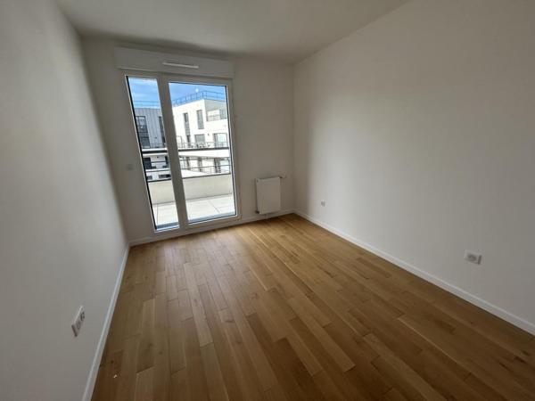 Location Appartement 5 pièces 109.96 m² - Courbevoie 92400