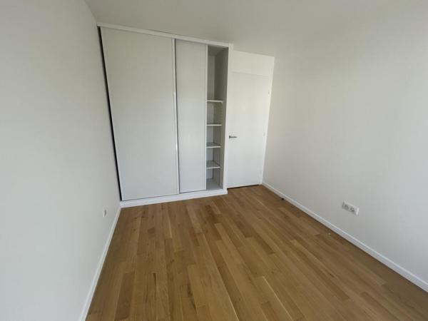 Location Appartement 5 pièces 109.96 m² - Courbevoie 92400
