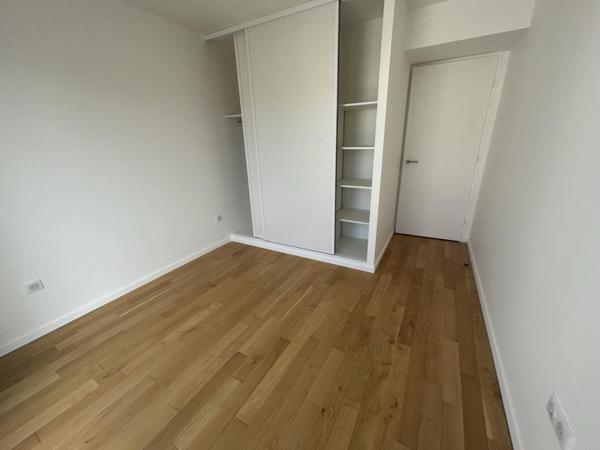 Location Appartement 5 pièces 109.96 m² - Courbevoie 92400