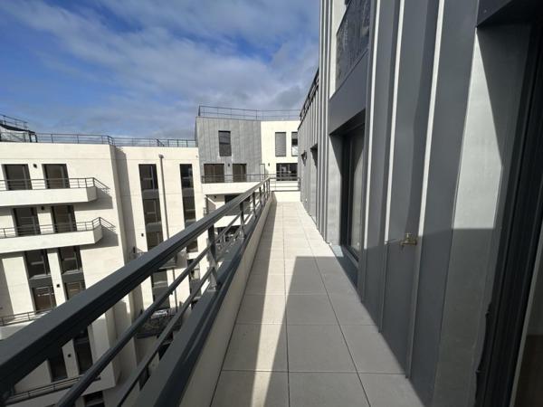Location Appartement 5 pièces 109.96 m² - Courbevoie 92400