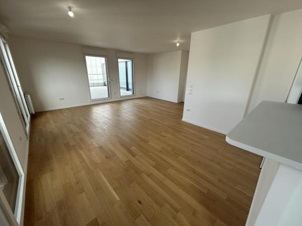 Location Appartement 5 pièces 109.96 m² - Courbevoie 92400